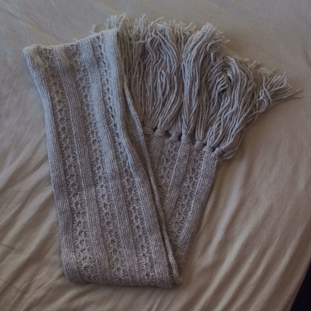 NWT Gray Abercrombie Scarf